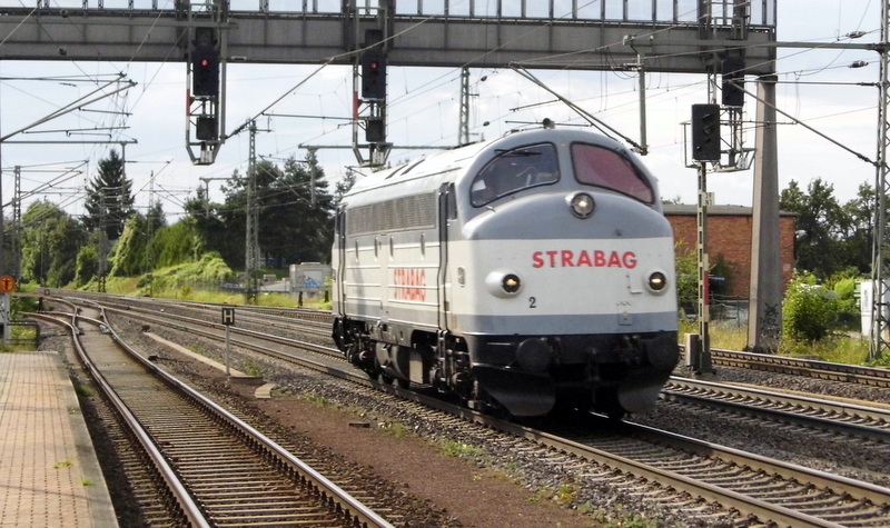 Am 22.08.2014 kam die STRABAG 227 007-2  aus Richtung Braunschweig nach Niederndodeleben und fuhr weiter in Richtung Magdeburg .