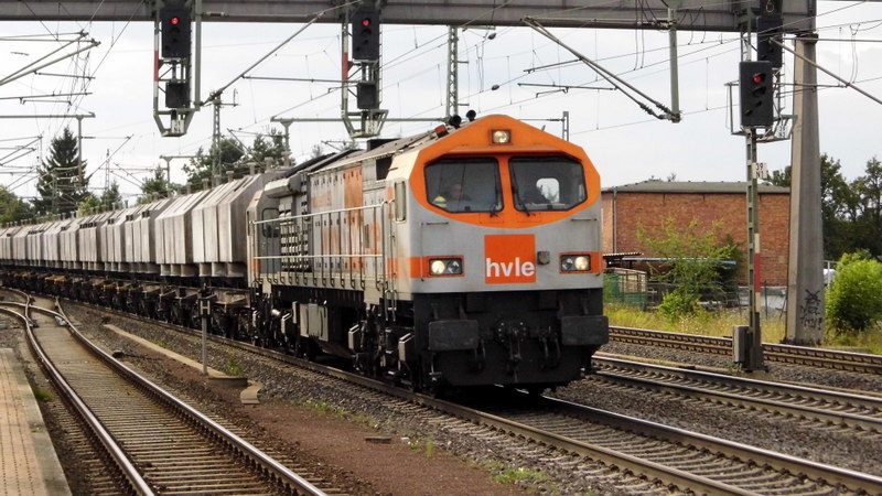 Am 22.08.2014 kam die v 330.3 1250 011 von der HVLE aus Richtung Braunschweig nach Niederndodeleben und fuhr weiter in Richtung Magdeburg .