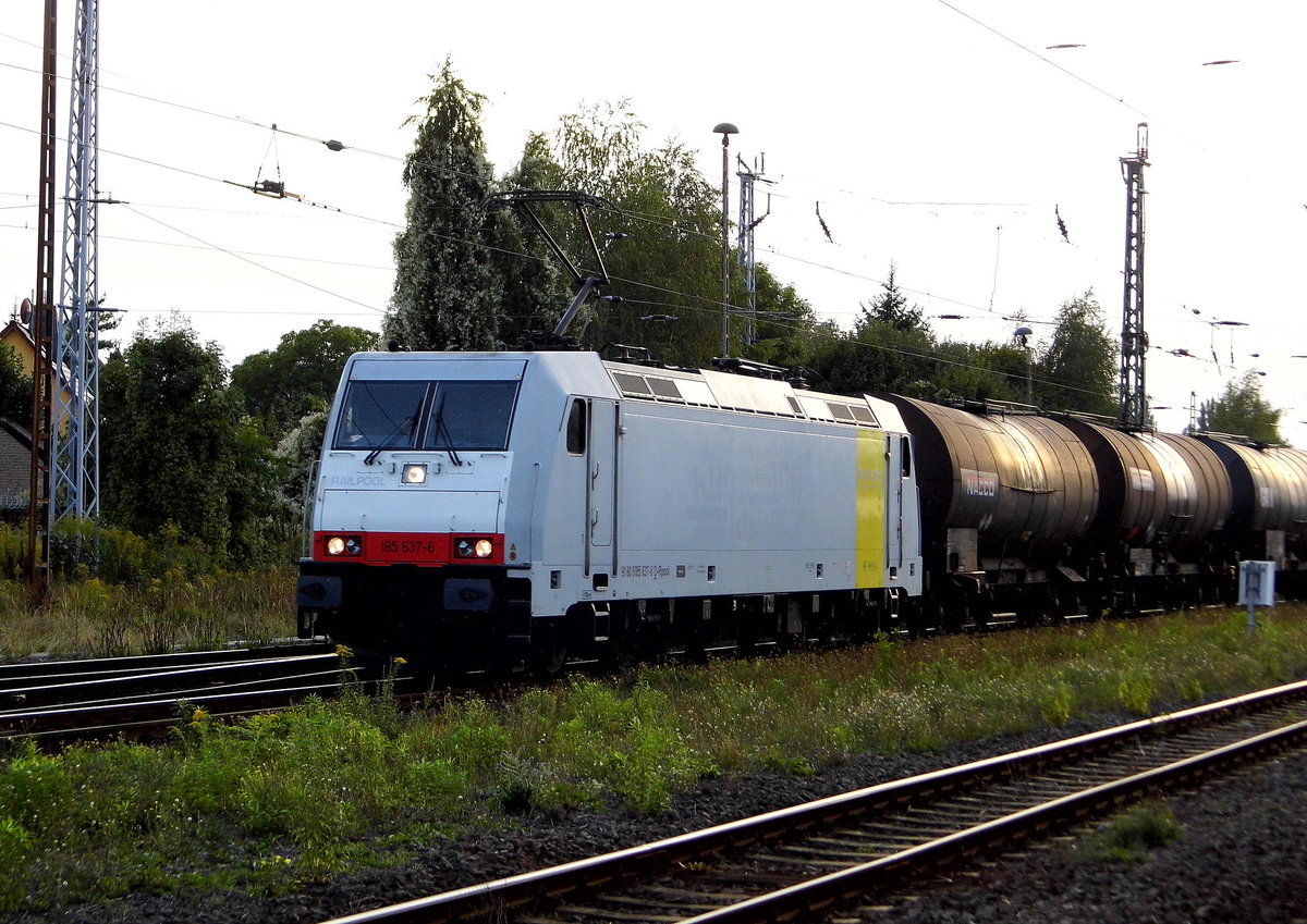 Am 22.09.2016 kam die  185 637-6 von der  CTL Logistics (Railpool) aus Richtung Salzwedel nach Stendal und fuhr weiter in Richtung Magdeburg.