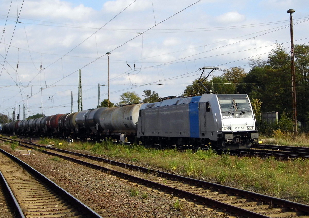 Am 22.09.2016 kam die  185 717-6 von der CTL Logistics  ( Railpool ) aus Richtung Magdeburg nach Stendal und fuhr weiter in Richtung Salzwedel .