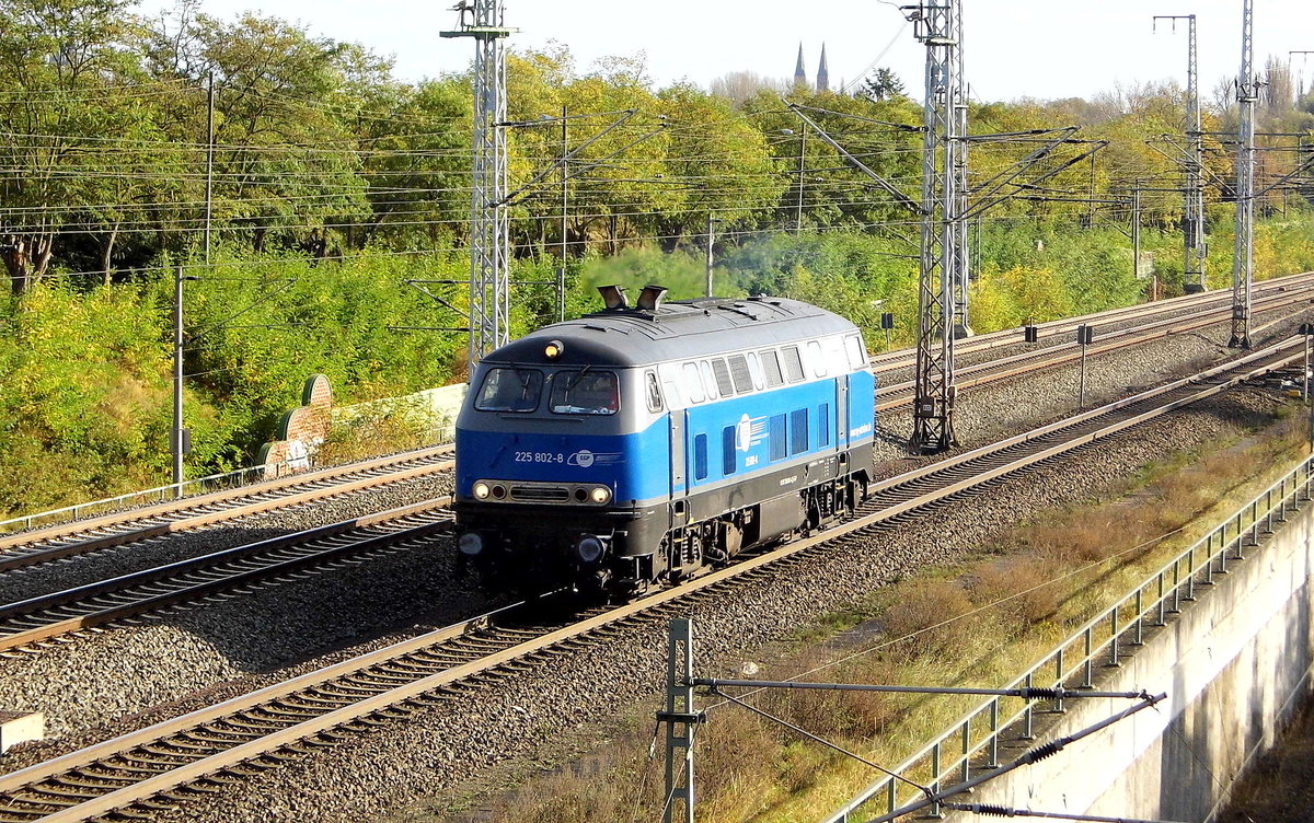 Am 22.10.2017 fuhr die  225 802-8 von der EGP – Eisenbahngesellschaft Potsdam, von Stendal und  weiter in Richtung Salzwedel .