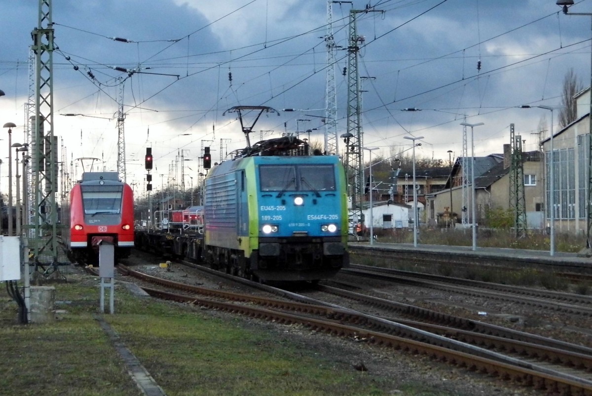 Am 22.11.2015 kam die 189 205 von der PKP Cargo (MRCE Dispolok) aus Richtung Hannover nach Stendal und fuhr weiter in Richtung Berlin .