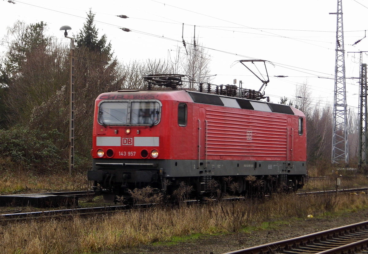 Am 23.01.2018 fuhr die 143 957 von DB Cargo AG,  von Stendal nach Magdeburg .