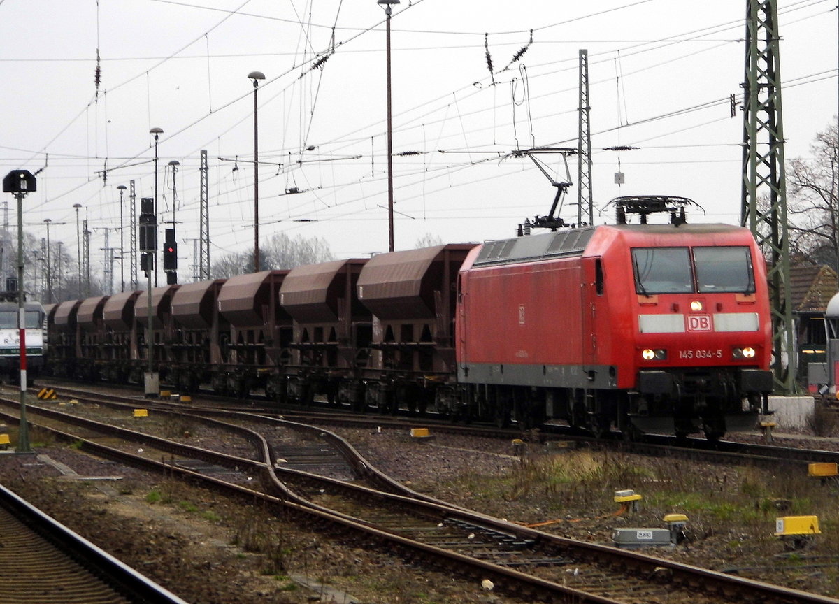 Am 23.03.2017 kam die 145 034-5 von der DB Cargo Deutschland AG , aus Richtung Magdeburg nach Stendal und fuhr weiter in Richtung Braunschweig .