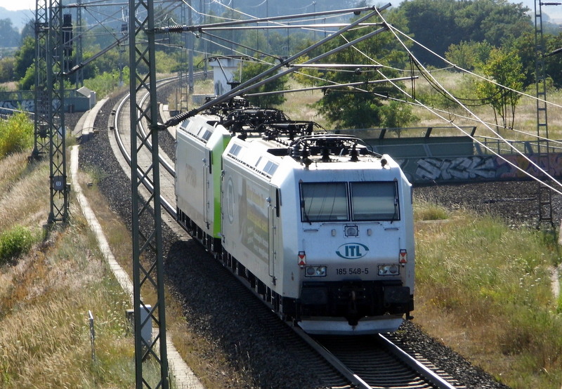 Am 23.07.2014 kamen die 185 543-6 von der CAPTRAIN und die 185 548-5 von der ITL aus der Richtung Stendal und fuhr nach Salzwedel.