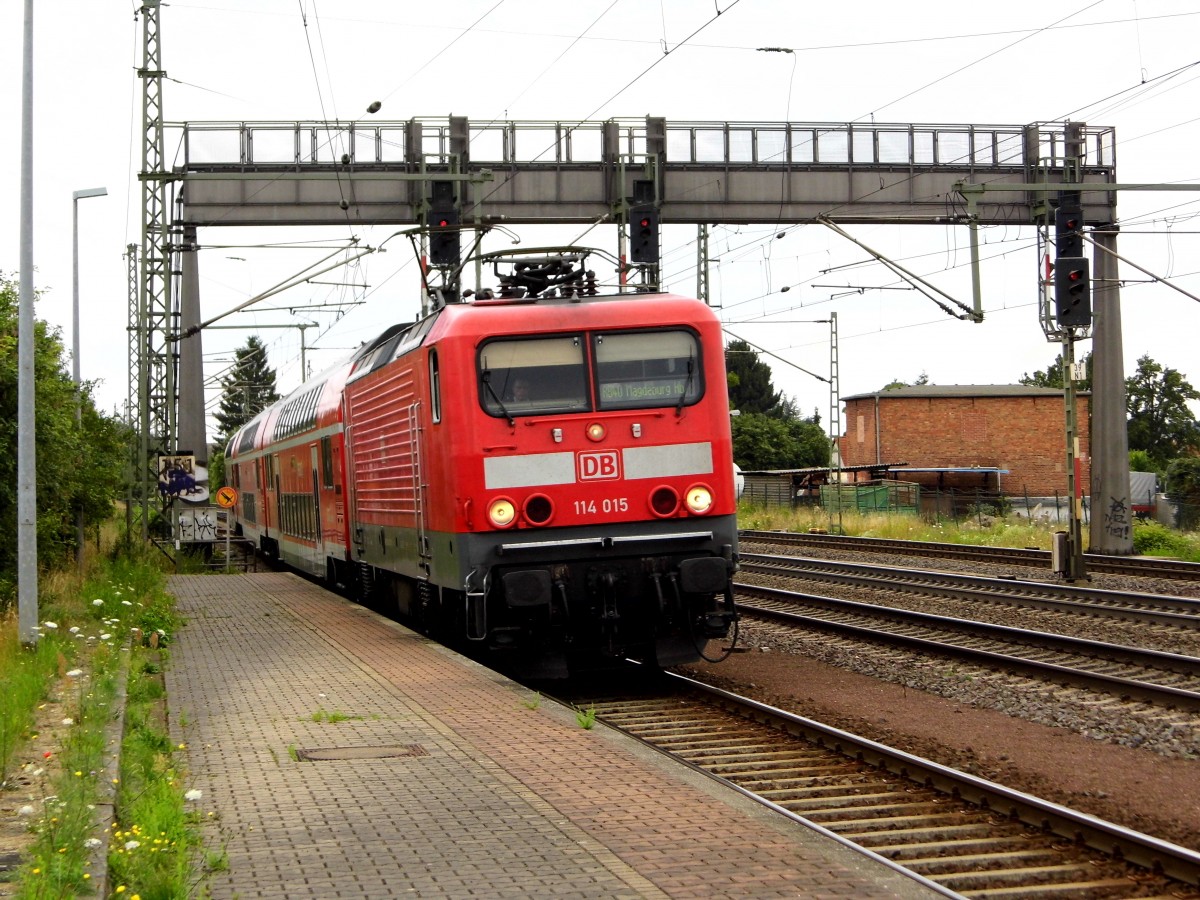 Am 23.07.2015 kam die 114 015 von der DB aus Richtung Braunschweig nach Niederndodeleben und fuhr weiter in Richtung Magdeburg .