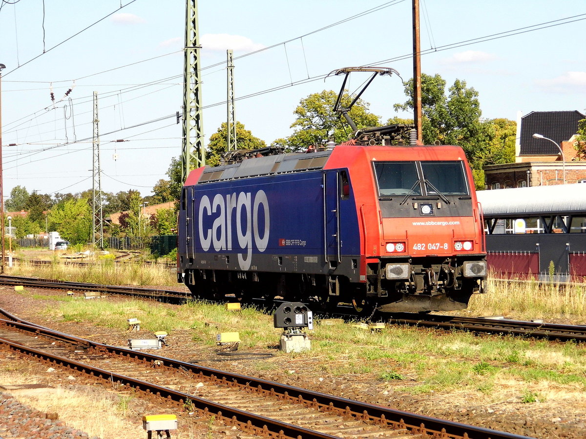 Am 23.07.2018 Rangierfahrt von  482 047-8 von der Press (SBB  Cargo) in Stendal .