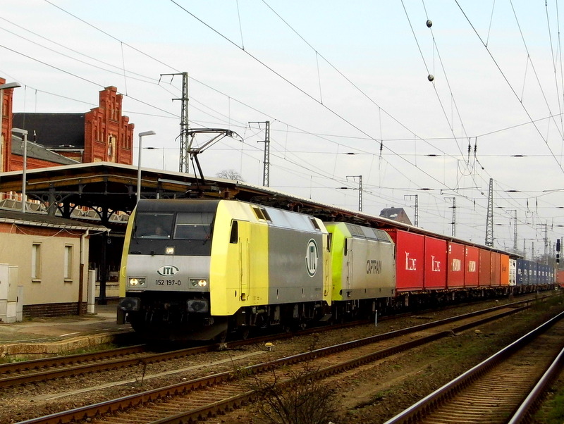 Am 23.11.2014 kamen die 152 197-0 von der ITL und die 145 094-9 von der CAPTRIAN (ITL) aus Richtung Magdeburg nach Stendal und fuhr weiter in Richtung Salzwedel.