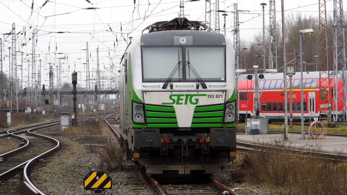Am 23.12.2017 war die 193 821-6 von der SETG (SIEAG) in Stendal  abgestellt.