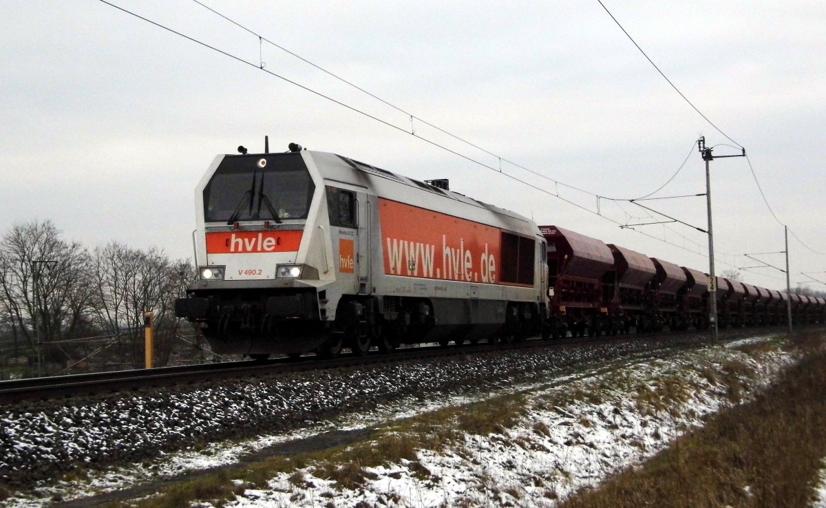 Am 24.01.2015 kam die V 490.2 von der hvle aus Richtung Salzwedel und fuhr weiter in Richtung Stendal.