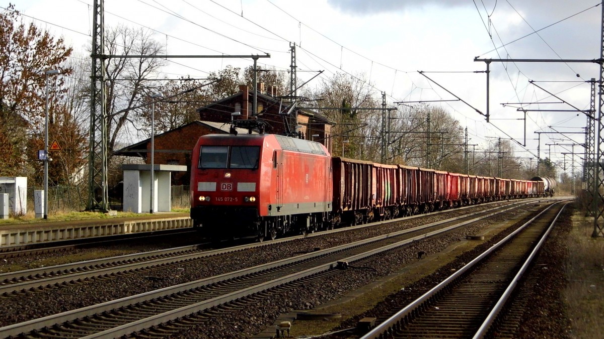 Am 24.02.2016 kam die 145 072-5 von der DB Schenker aus Richtung Magdeburg nach Niederndodeleben und fuhr weiter in Richtung Braunschweig .