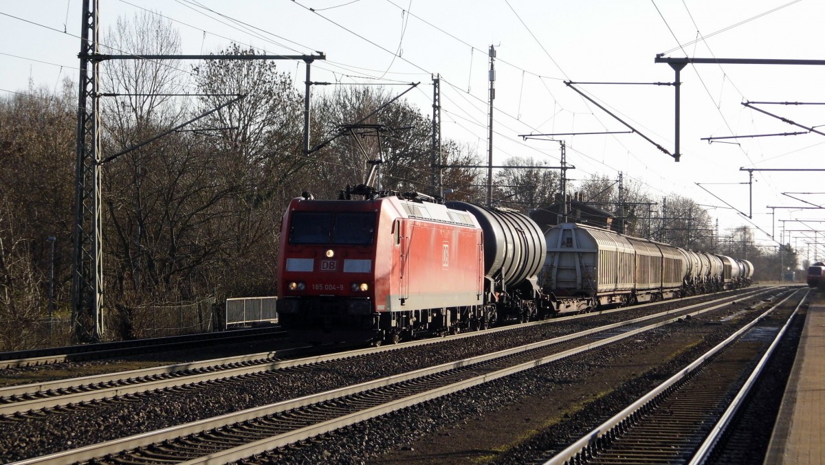 Am 24.02.2016 kam die 185 004-9 von der DB Schenker aus Richtung Magdeburg nach Niederndodeleben und fuhr weiter in Richtung Braunschweig .