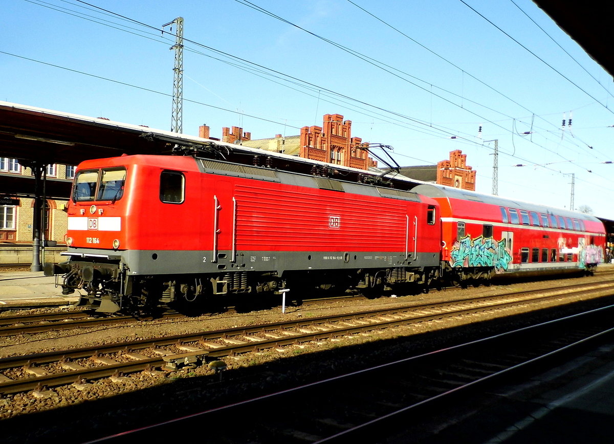 Am 24.03.2017 kam die 112 164 von der   DB Regio, aus Richtung Magdeburg nach Stendal und fuhr weiter in Richtung Wittenberge. 