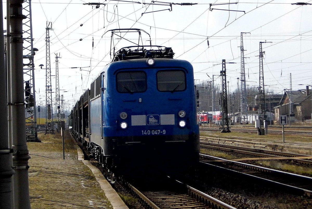 Am 24.03.2018 kam die  140 047-9 von der Press  aus Richtung Wittenberge nach Stendal und fuhr weiter in Richtung Magdeburg .