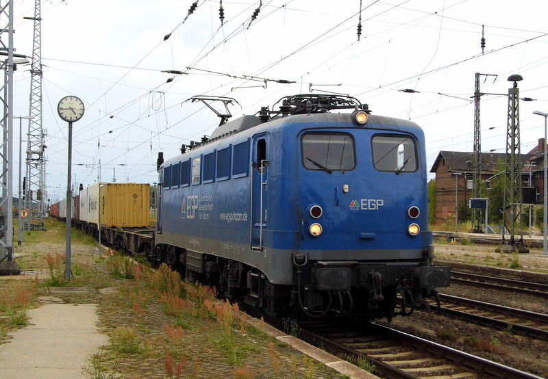 Am 24.07.2014 kam die 140 824-4 von der EGP aus Richtung Wittenberge nach Stendal und fuhr weiter in Richtung Magdeburg.