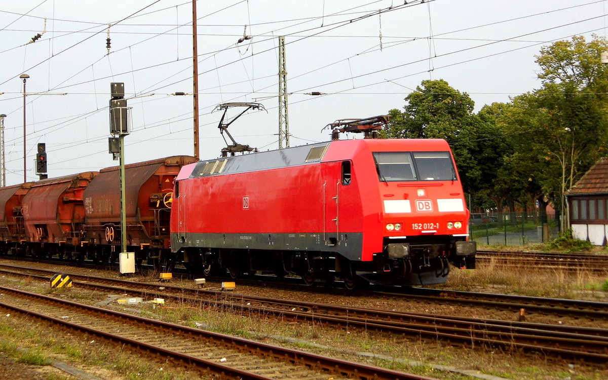 Am 24.08.2017 kam die 152 012-1 von der  DB Cargo Deutschland AG, aus Richtung Magdeburg nach Stendal und fuhr weiter in Richtung Wittenberge .
