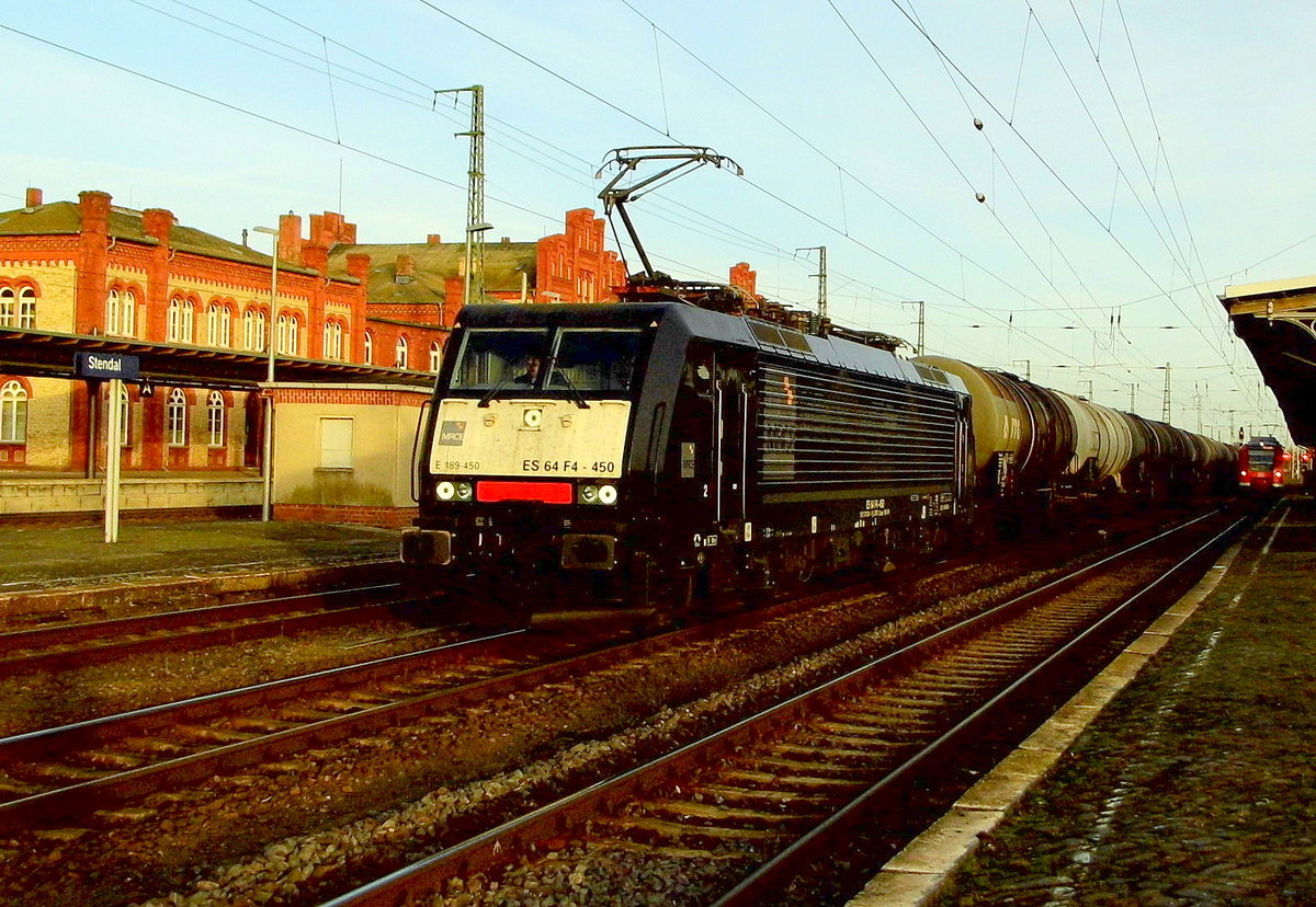 Am 24.11.2016 kam die 189 450-0  von der  LEG - Leipziger Eisenbahnverkehrsgesellschaft mbH, (MRCE Dispolok) aus Richtung Magdeburg nach Stendal und fuhr weiter in Richtung Salzwedel .