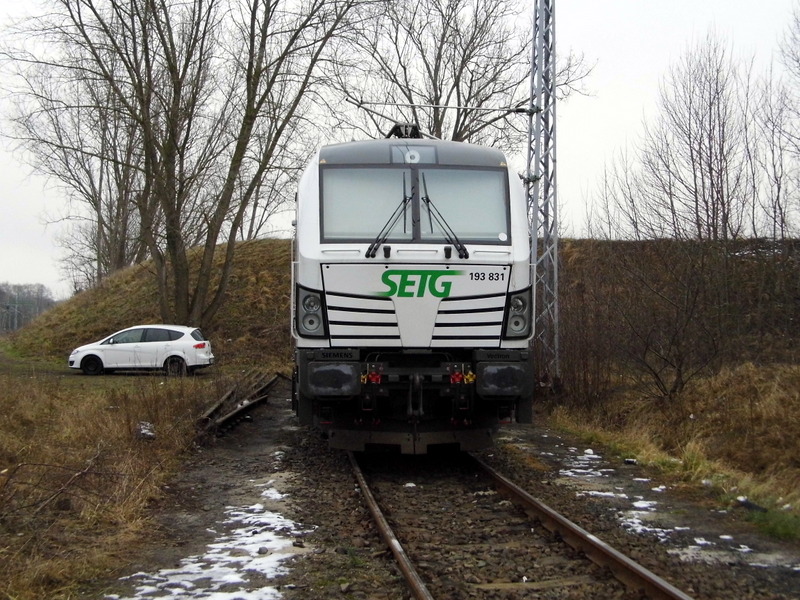 Am 25.01.2015 war die 193 831 von der SETG (ELL - European Locomotive Leasing, bei Borstel bei Stendal  abgestellt  .