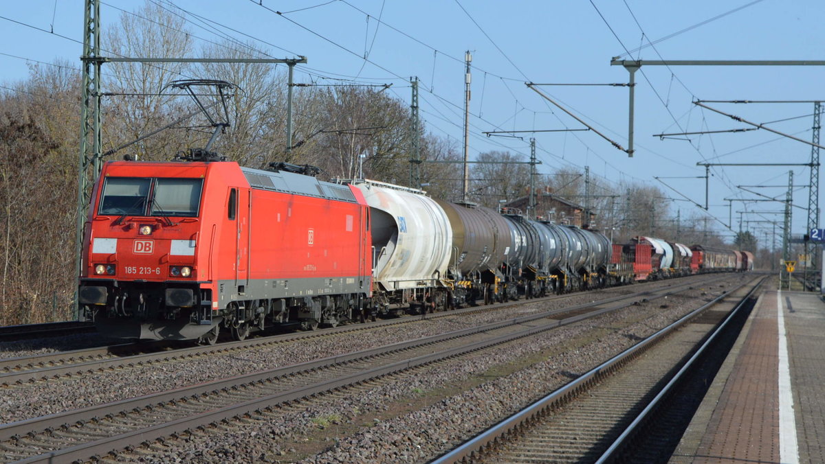Am 25.02.2021 kam die 185 213-6 von DB Cargo Deutschland AG, aus Richtung Magdeburg nach Niederndodeleben und fuhr weiter in Richtung Braunschweig .