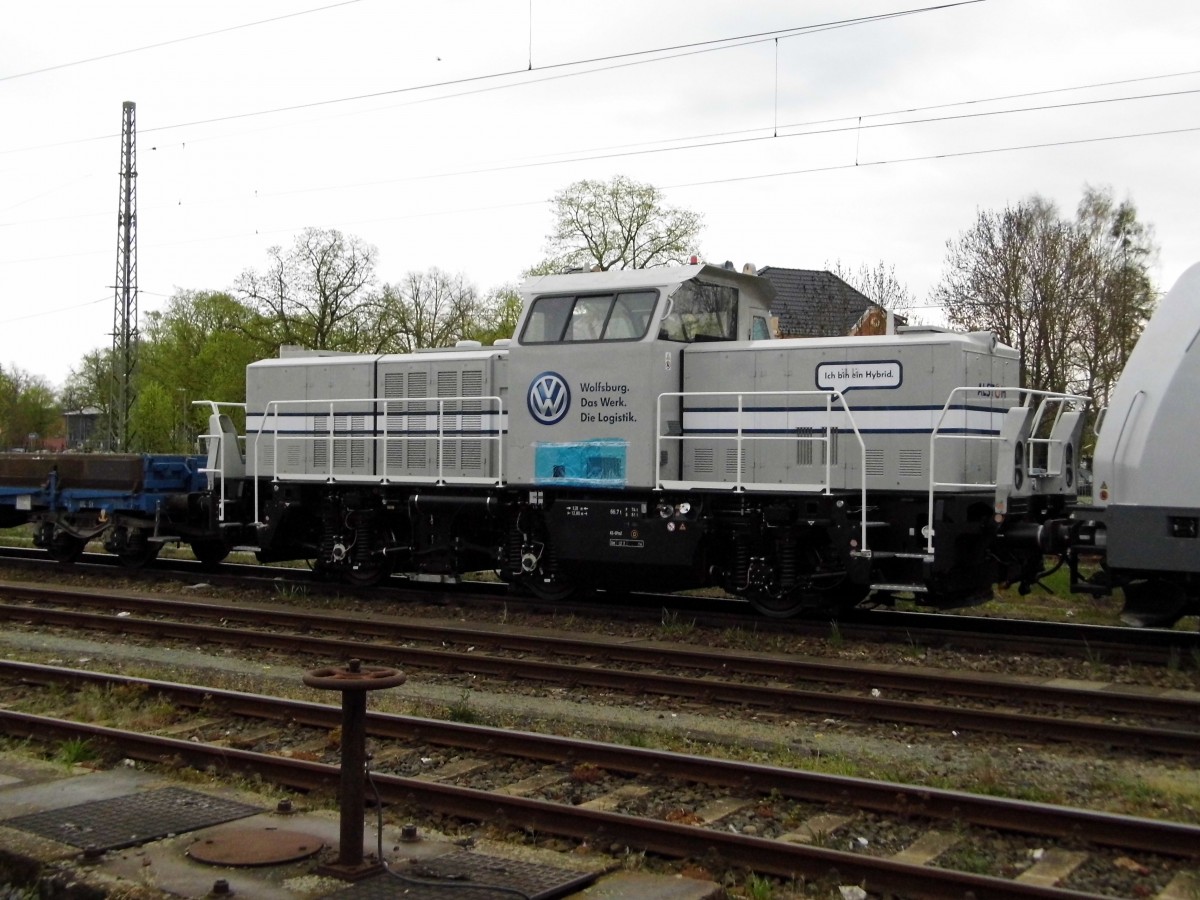 Am 25.04.2015 kamen die 76 110 von der Press mit der 1002 002-6 von ALS eine Neue  Hybridlok H3   aus Richtung Magdeburg nach Stendal .