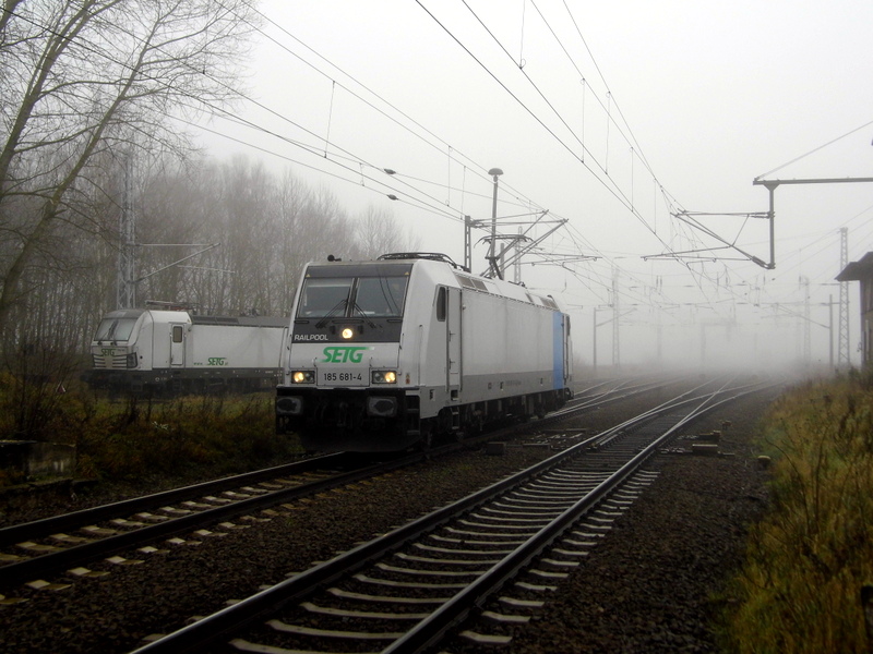 Am 25.11.2014 Rangierfahrt von der 185 681-4 von der SETG (Railpool) bei Borstel bei Stendal .