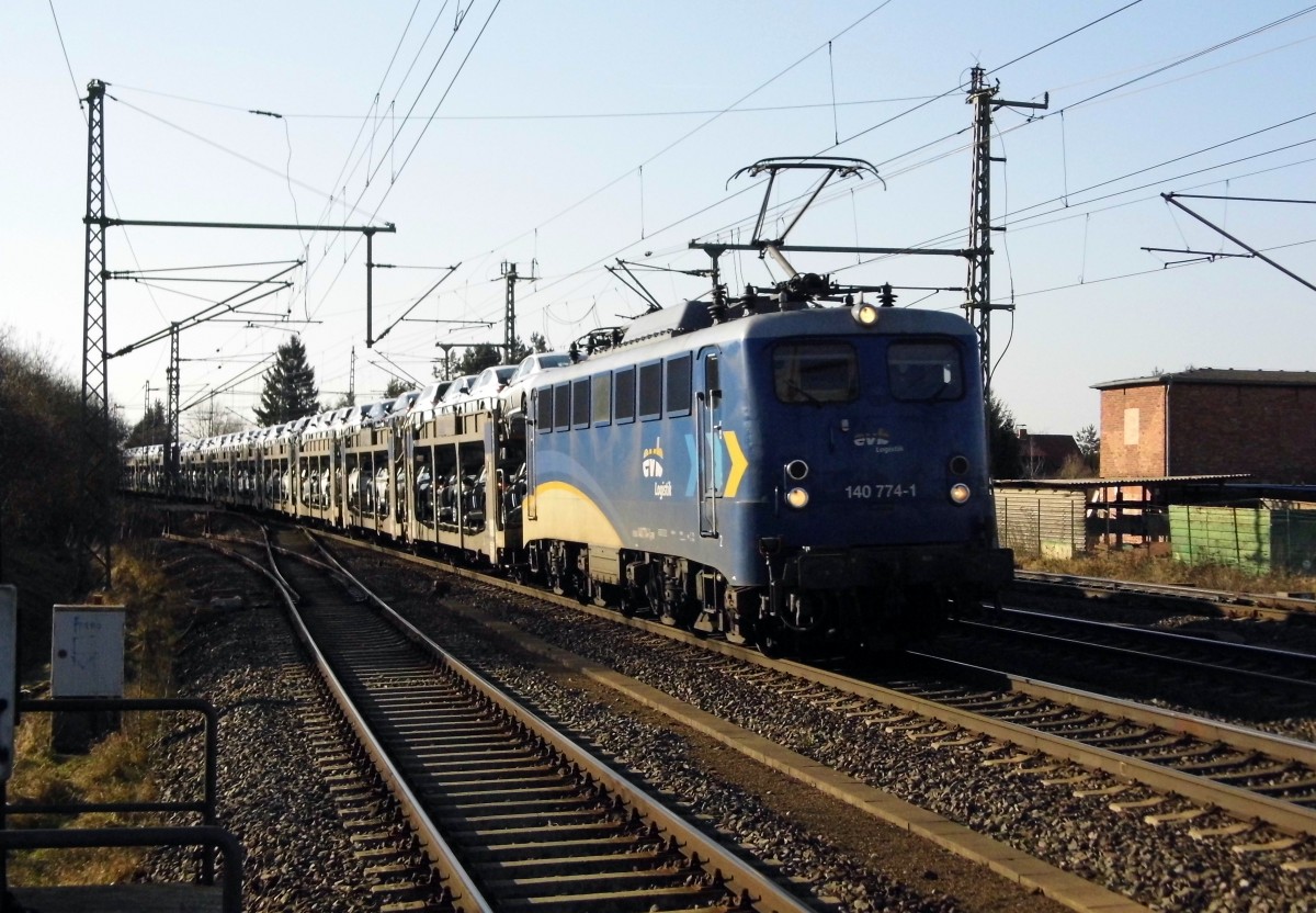 Am 26.02.2015 kam die 140 774-1 von der evb Logistik aus Richtung Braunschweig nach Niederndodeleben und fuhr weiter in Richtung Magdeburg .