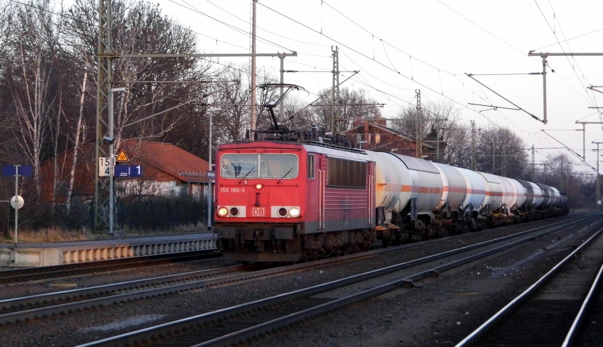 Am 26.02.2015 kam die 155 180-3 von der DB aus Richtung Magdeburg nach Niederndodeleben und fuhr weiter in Richtung Braunschweig .