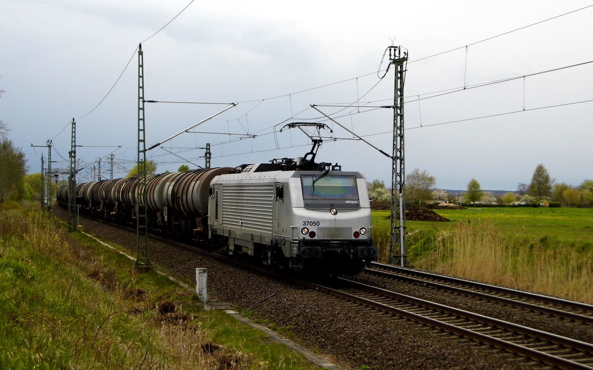 Am 26.04.2016 kam  die 37050 von der akiem aus Richtung Hannover und fuhr weiter in Richtung Stendal .