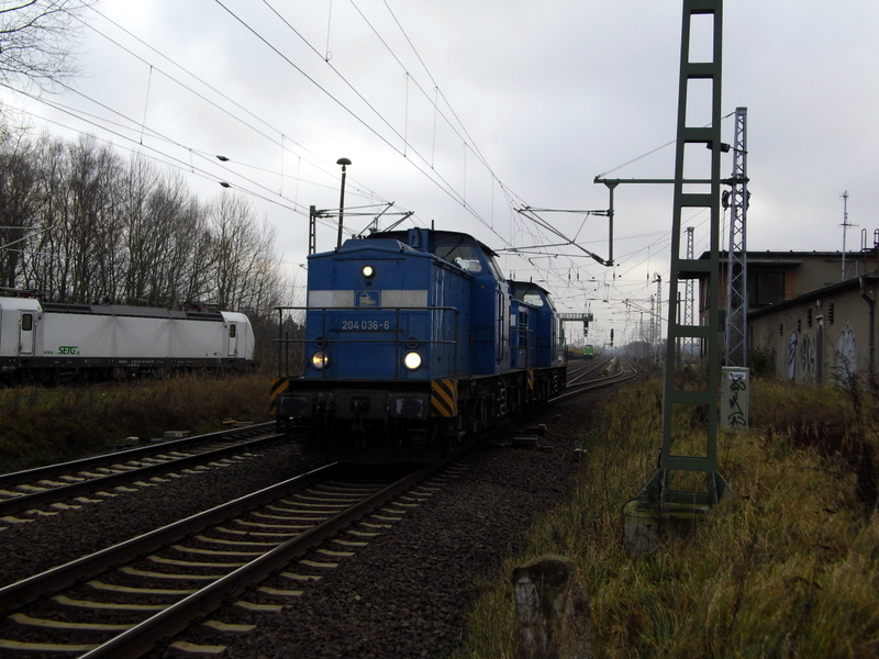 Am 26.11.2014 kamen die 204 036-6 und die 204 010-6 von der Press  aus Richtung Stendal und fuhren weiter   nach Niedergörne .