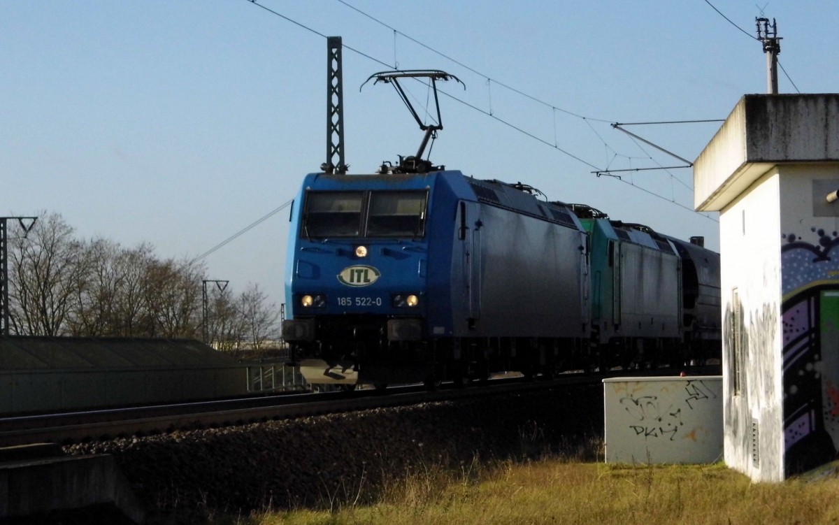 Am 26.11.2015 kam 185 522-0 und die 186  von der ITL aus Richtung Salzwedel und fuhr weiter in Richtung Stendal .