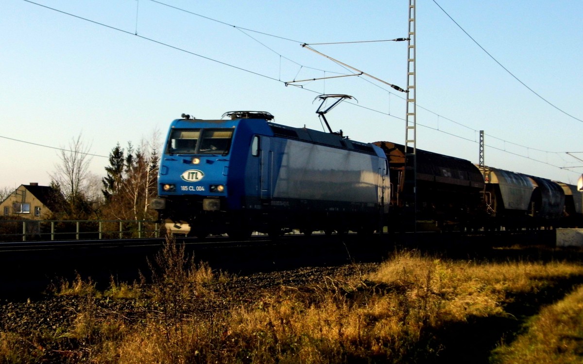 Am 26.11.2015 kam 185 CL 004  von der ITL aus Richtung Salzwedel  und fuhr weiter in Richtung Stendal .