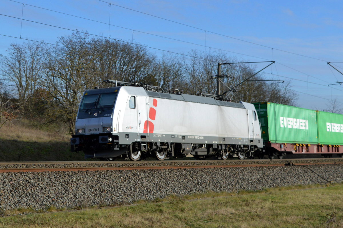 Am 27.01.2021 kam die 186 369-5 von METRANS ( (AKIEM SAS, Clichy ) aus Richtung Stendal und fuhr weiter in Richtung Wittenberge .