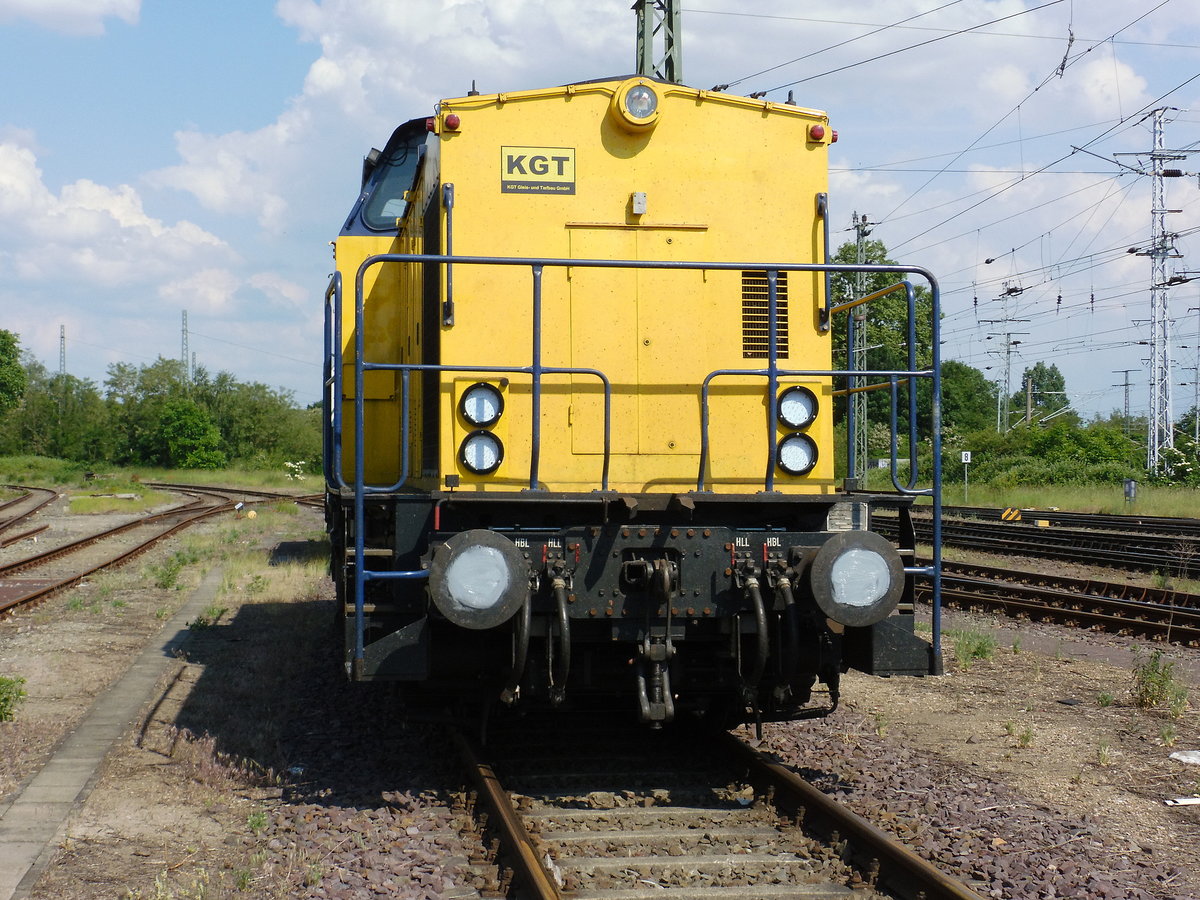 Am 27.03.2018 war die 203 136-7 von der AZ Dispo Logistik GmbH , (ALS) in Stendal abgestellt.