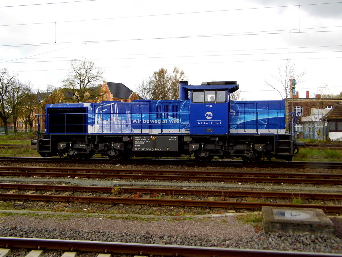 Am 27.04.2016  die 275 013-1 von der IL InfraLeuna in Stendal .