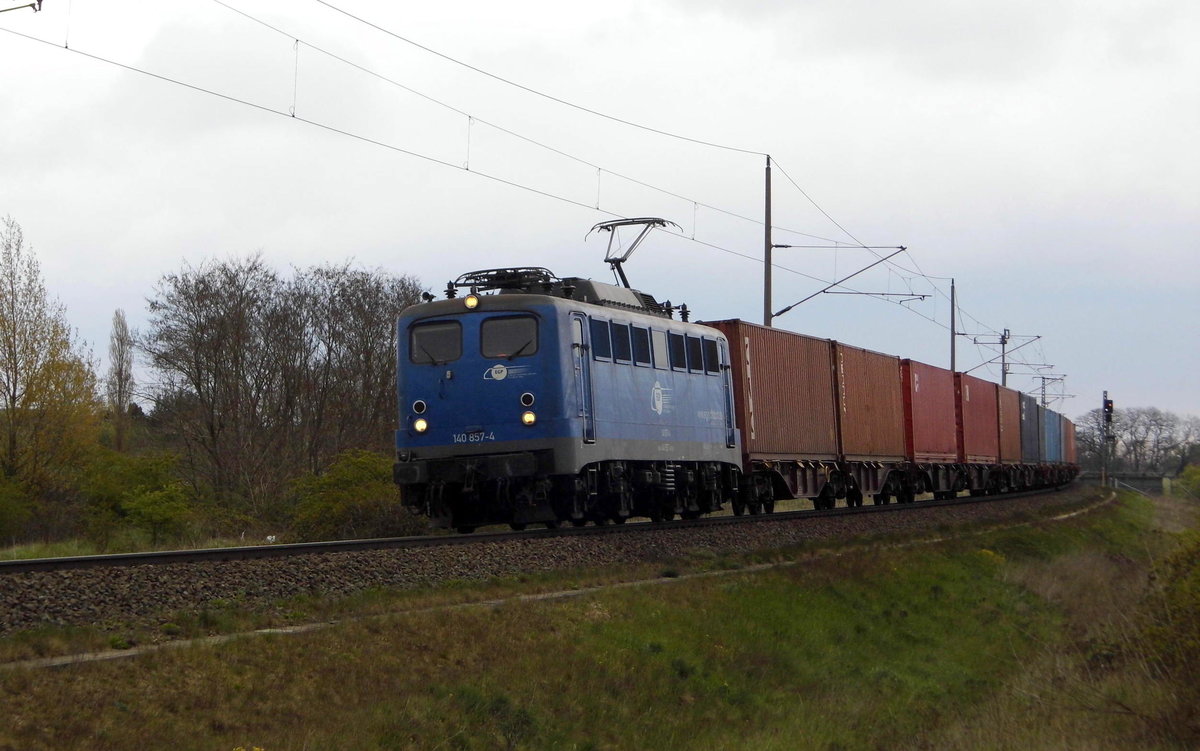 Am 27.04.2016 kam die 140 857-4 von der EGP aus Richtung Stendal und fuhr weiter in Richtung Salzwedel .