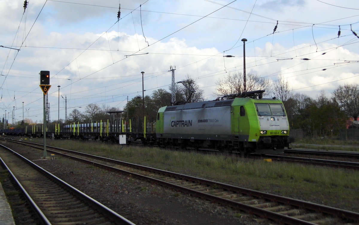 Am 27.04.2016 kam die 185 532-9 von CAPTRAIN  aus Richtung Magdeburg nach Stendal und fuhr weiter in Richtung Hannover .