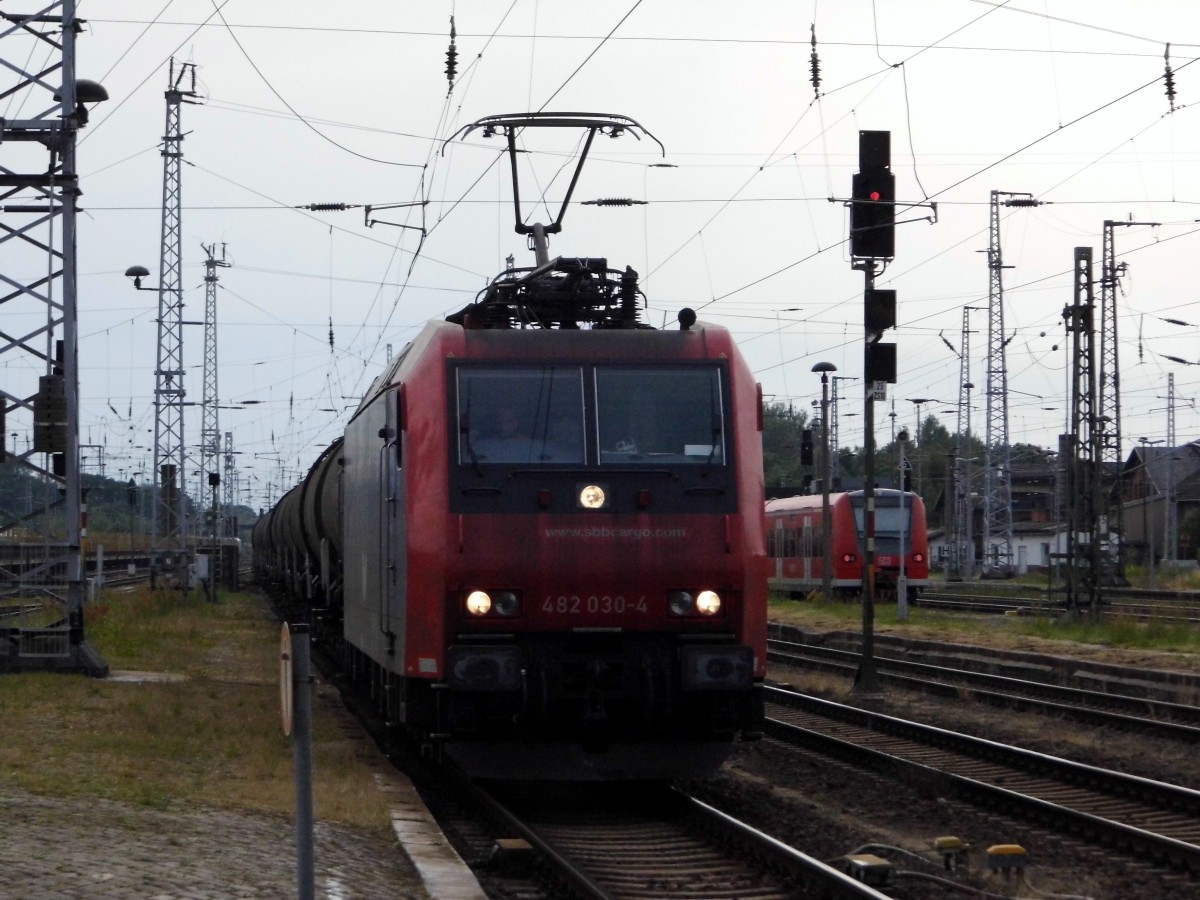 Am 27.06.2015 kam die 482 030-4 von der HSL ( SBB Cargo) aus Richtung Salzwedel nach Stendal und fuhr weiter in Richtung Magdeburg .