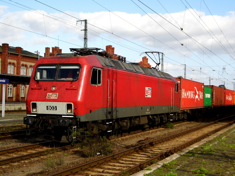 Am 27.09.2014 kam die   803 (156 003)  von der MEG aus Richtung Magdeburg nach Stendal und fuhr weiter in Richtung Wittenberger.