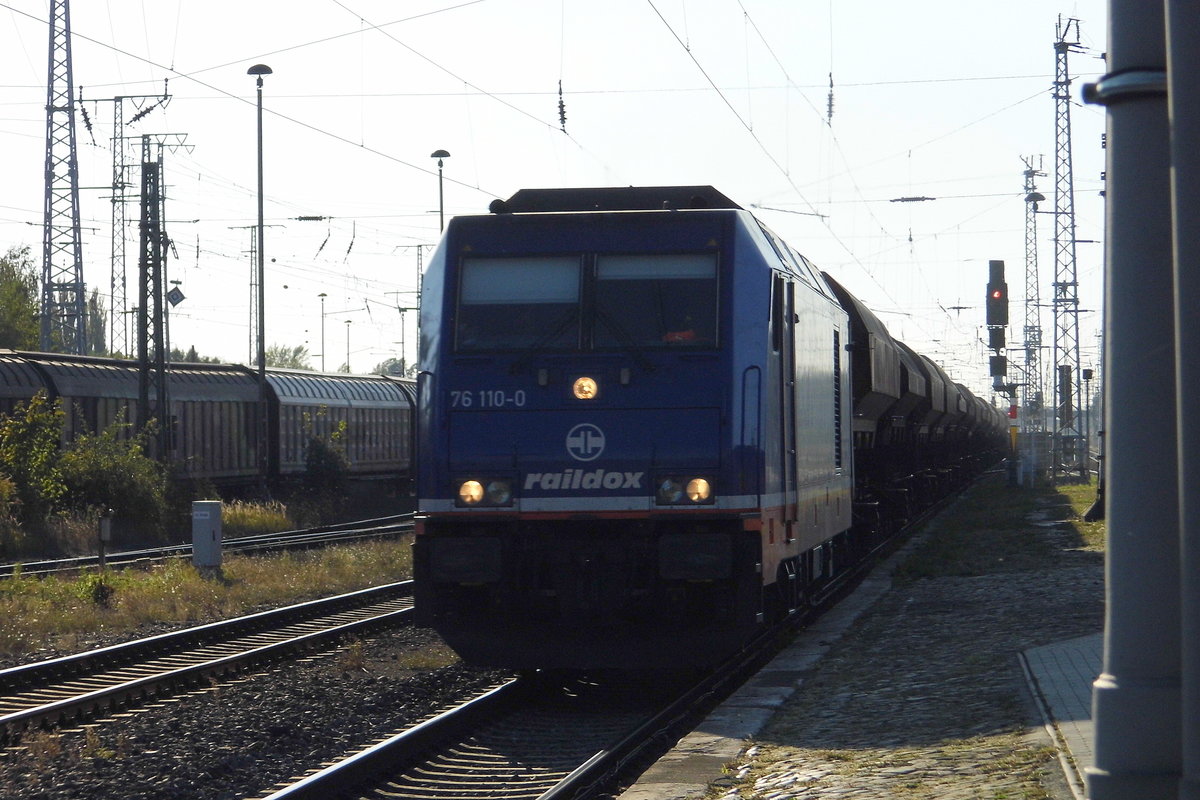 Am 27.09.2018 kam die  76 110-0 von Raildox aus Richtung Salzwedel nach Stendal und fuhr weiter in Richtung Magdeburg .
