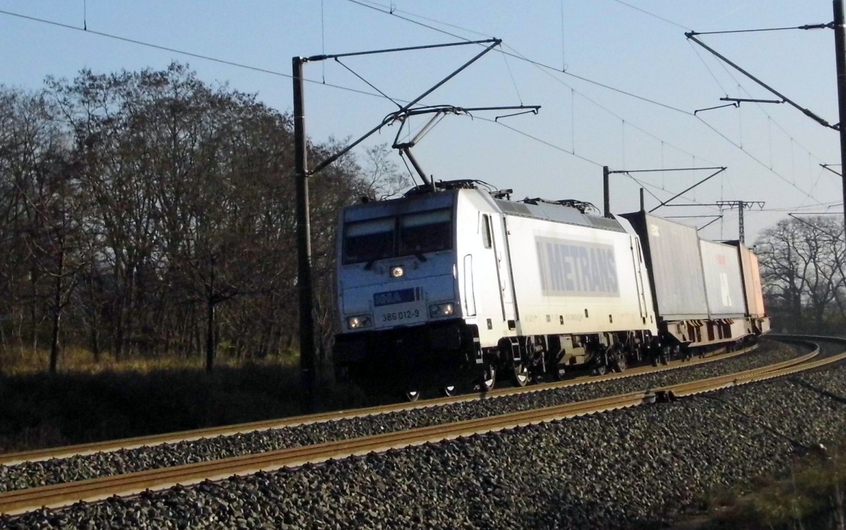 Am 27.11.2015 kam 386 012-9 von METRANS aus Richtung Stendal und fuhr weiter in Richtung  Wittenberge .