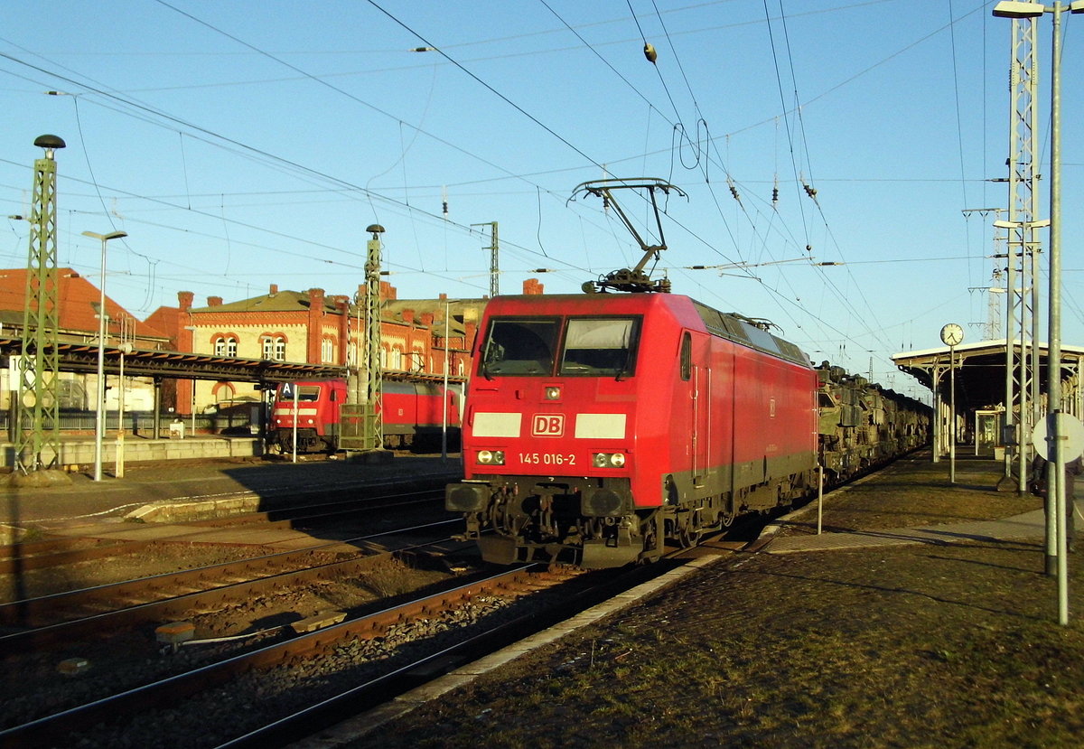 Am 27.11.2016 kam die 145 016-2 von der DB Cargo aus Richtung Magdeburg nach Stendal und fuhr weiter in Richtung Wittenberge .