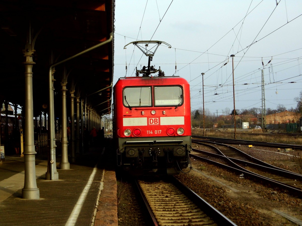Am 28.02.2016 kam die 114 017 von der DB aus Richtung Uelzen  nach Stendal und fuhr weiter in Richtung Magdeburg .