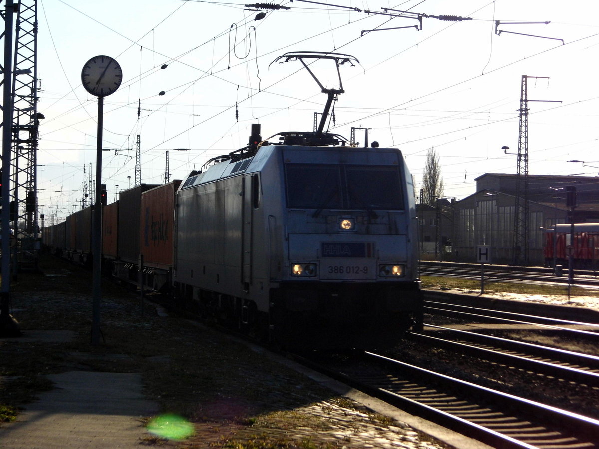 Am 28.04.2016 kam die 386 012-9 von METRANS  aus Richtung Salzwedel nach Stendal und fuhr weiter in Richtung Magdeburg .