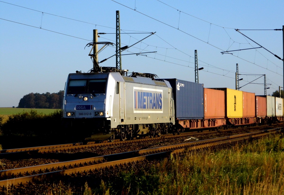 Am 28.09.2015 kam die 386 012-9 von der METRANS aus der Richtung Stendal nach Demker und fuhr weiter in Richtung  Magdeburg .