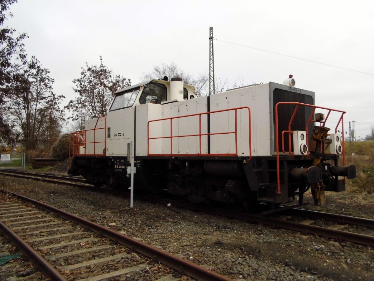 Am 28.12.2015 war die 214 002-8 von der NBEG Stendal abgestellt .