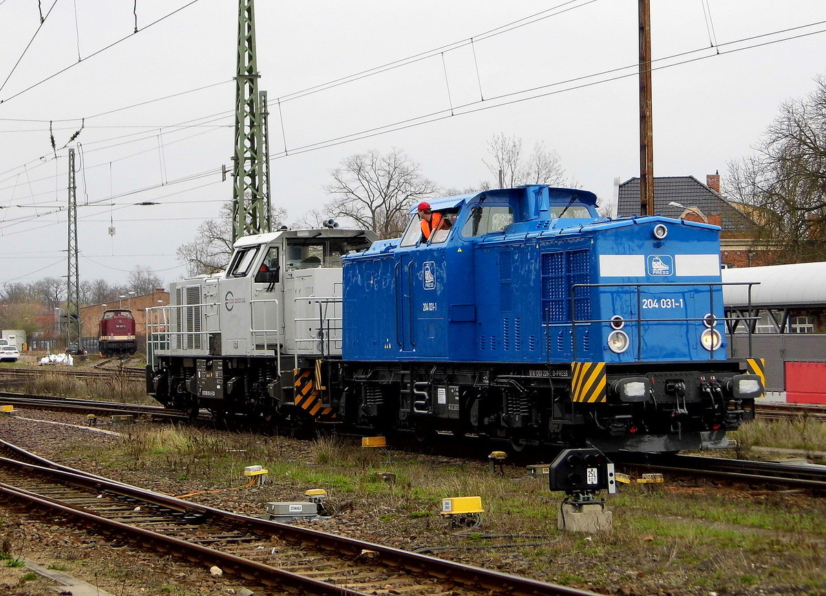 Am 29.03.2017 Rangierfahrt von der 0001 015-2 von EURO Cargo Rail, und die 204 031-1  von der PRESS in Stendal .