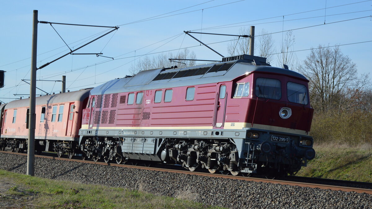 Am 29.03.2021 kam die  232 088-5 von der  SRS - Salzland Rail Service GmbH,   aus Richtung Wittenberge und fuhr weiter in Richtung Stendal.