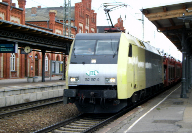 Am 29.04.2014 kam die 152 197-0 von der ITL aus Richtung Berlin nach Stendal und fuhr weiter in Richtung Hannover. 