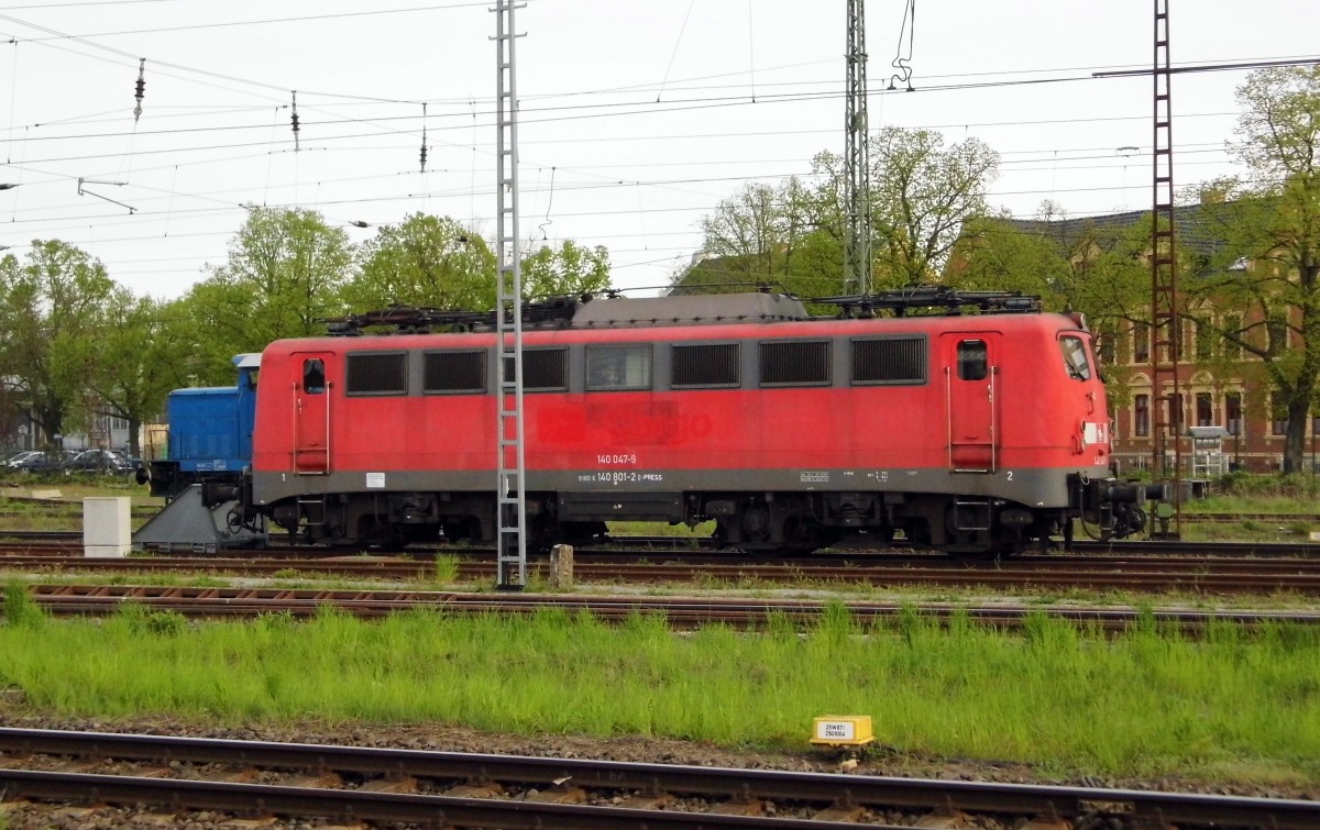 Am 29.04.2015 war die Neue Press 140 047-9 noch in Rot die ex 140 801-2 (RBH 165)in Stendal   abgestellt . 