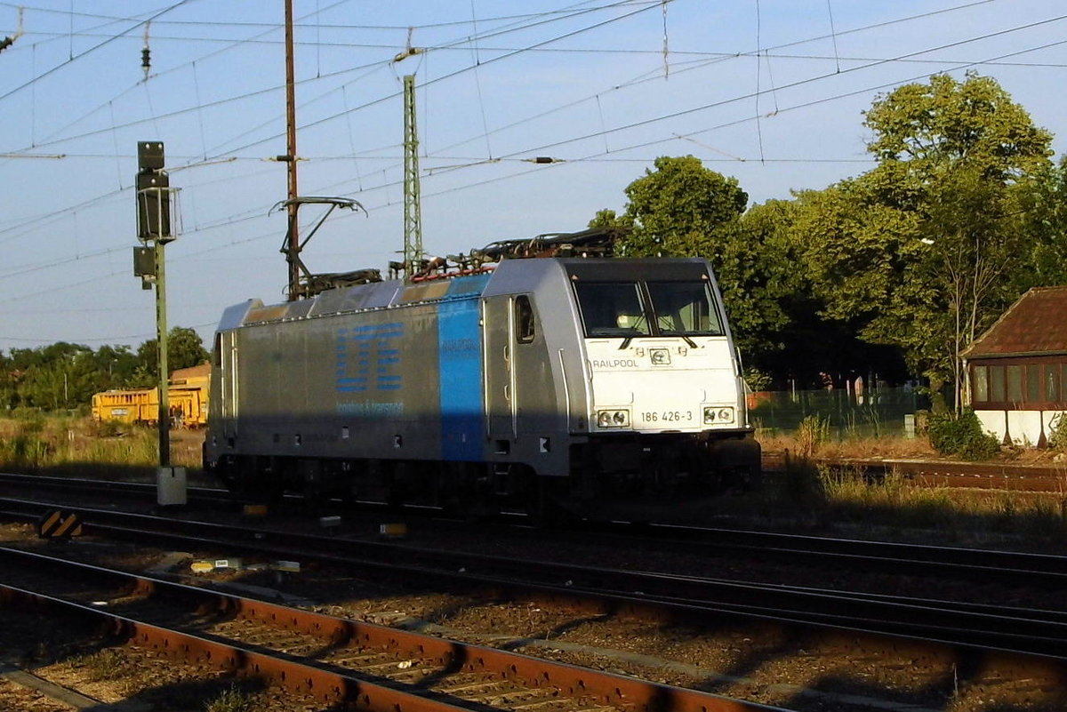 Am 29.06.2016 kam die 186 426-2 von  LTE (Railpool) aus Richtung Salzwedel nach Stendal und fuhr weiter in Richtung Magdeburg .
